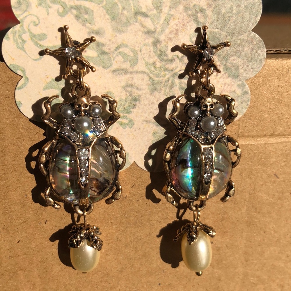 NWOT Betsey Johnson inspired pierced earrings ❤️